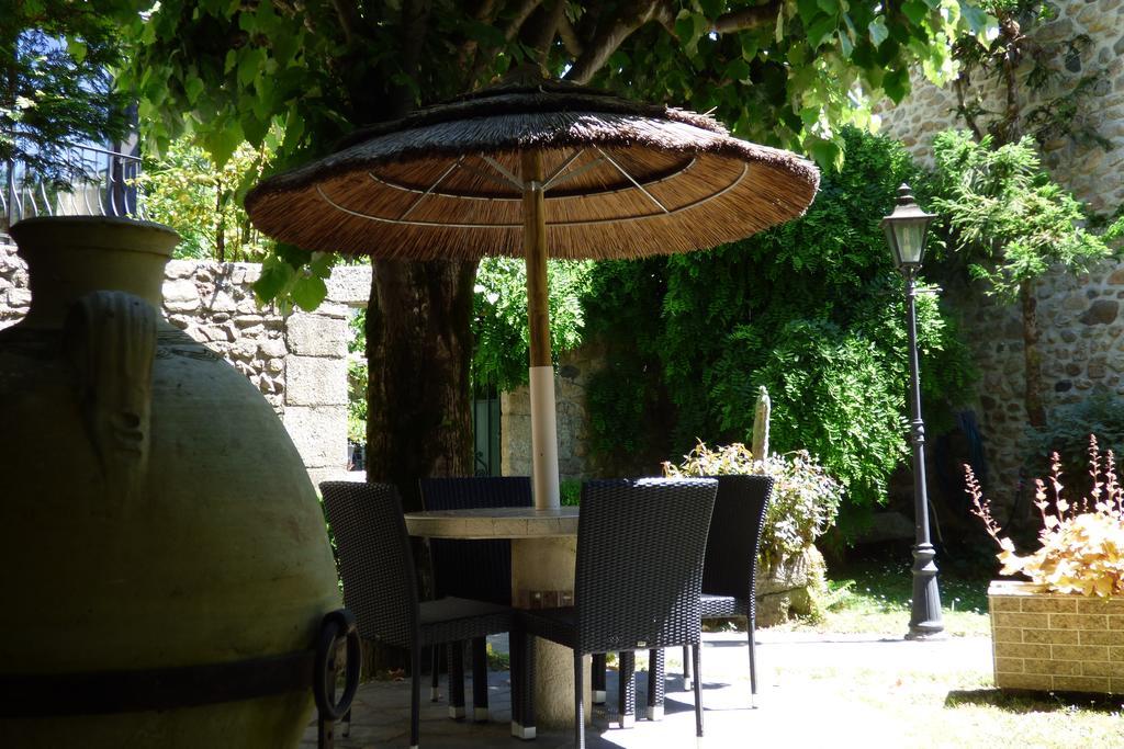 Hotel Du Lion D'Or Entraygues-sur-Truyere Exterior photo